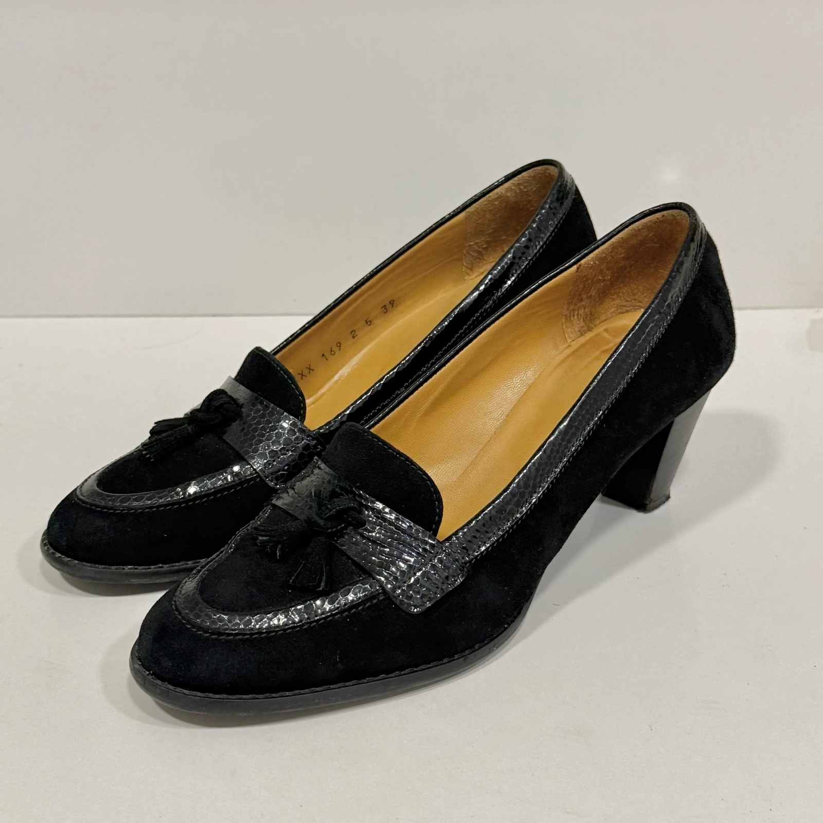 Ankle and Patent Leather Pumps – photo 3
